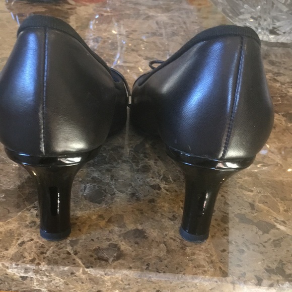 CHANEL Black Leather Cap Toe Bow Low Heel Pumps size EU 38 US 7.5 - Picture 5 of 16